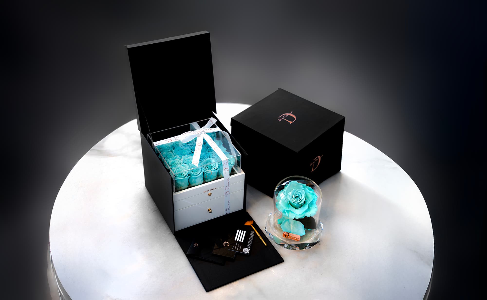 Long-lasting roses in wooden treasure box